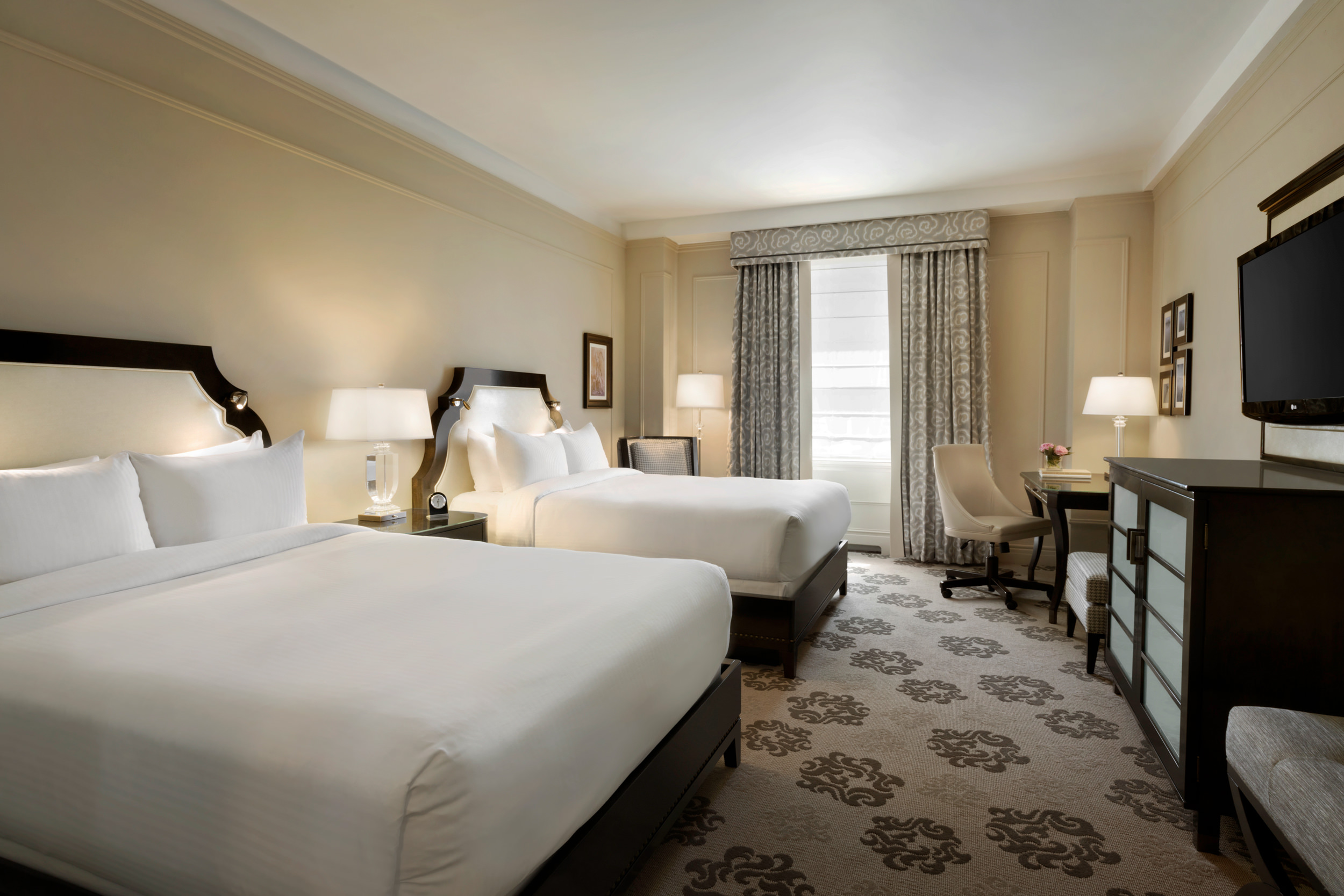 Luxury Accommodations Fairmont Hotel Vancouver   Rooms Suites Fairmont Room Queen 